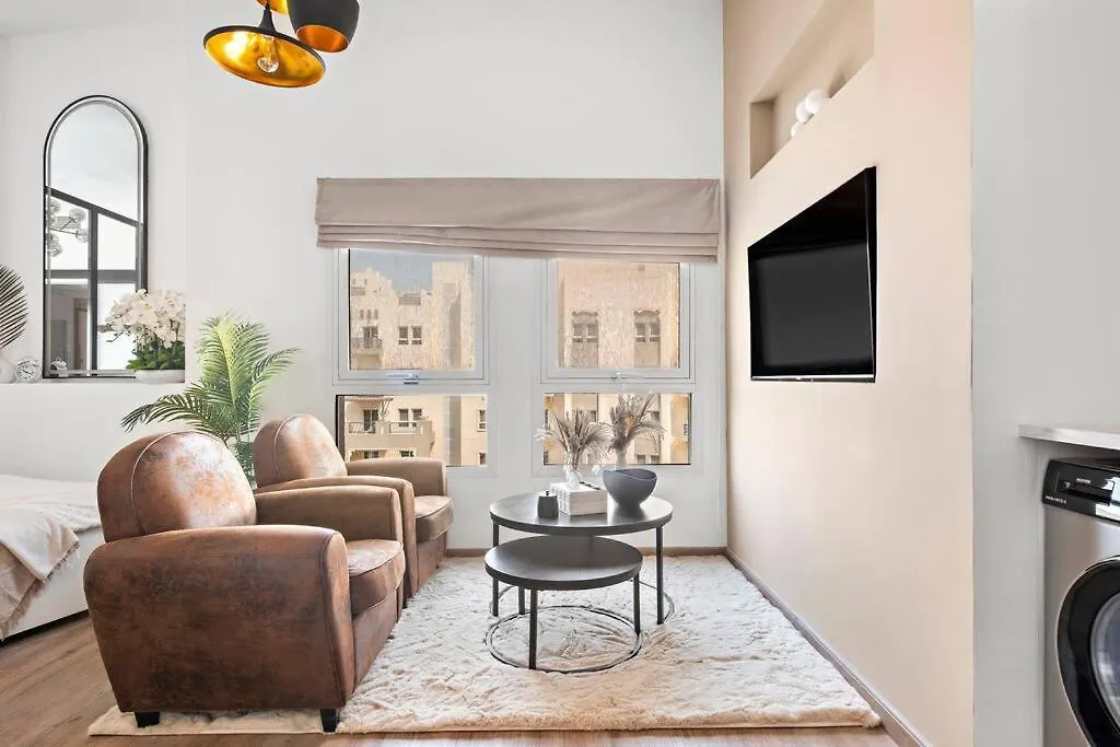 Chic Studio With A Bath Tub, Pool & Gym Near Golf Club contacts